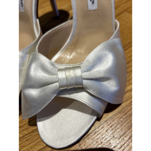 Manolo Blahnik cream satin D'orsay stiletto's 41 1/2 bow peep tow Italy New - Picture 2 of 16